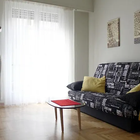 Apartment Cheery In The Center Of